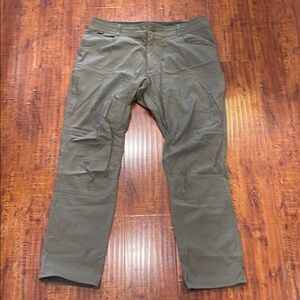 Kuhl Green Chinos Versatile and Durable